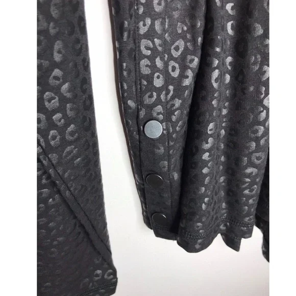 NWT Zuda Leopard Print Metallic Long Sleeve Sweatshirt Top Black Large - Picture 3 of 6